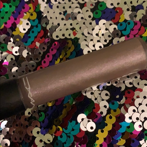 SOLD MAC lipglass in “interspacial” - Picture 4 of 5